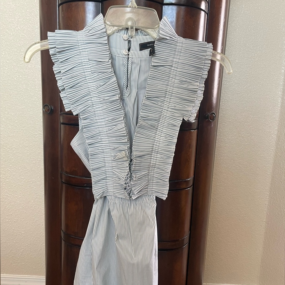 Bcbg MAXAZRIA sleeveless ruffled belted top 
size XXS.